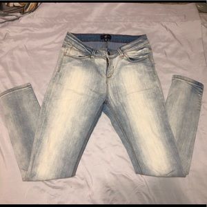 SIZE 11* Light wash skinny jeans by cello🤍